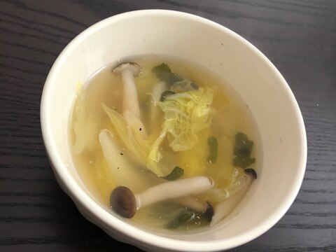 白菜とわかめの中華スープ